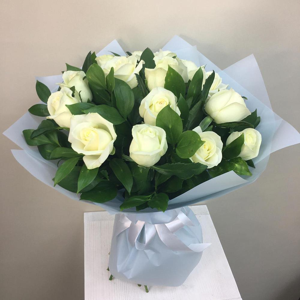 Букет 15 Белых роз Проуд в Радищево