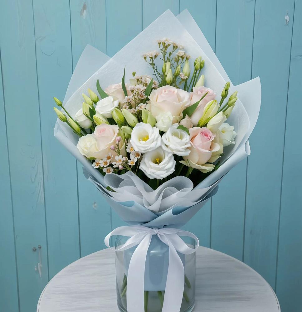 Букет цветов из: Розы и Лизиантусы в Радищево