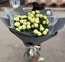 Букет Белые кустовые розы Солинеро в Радищево