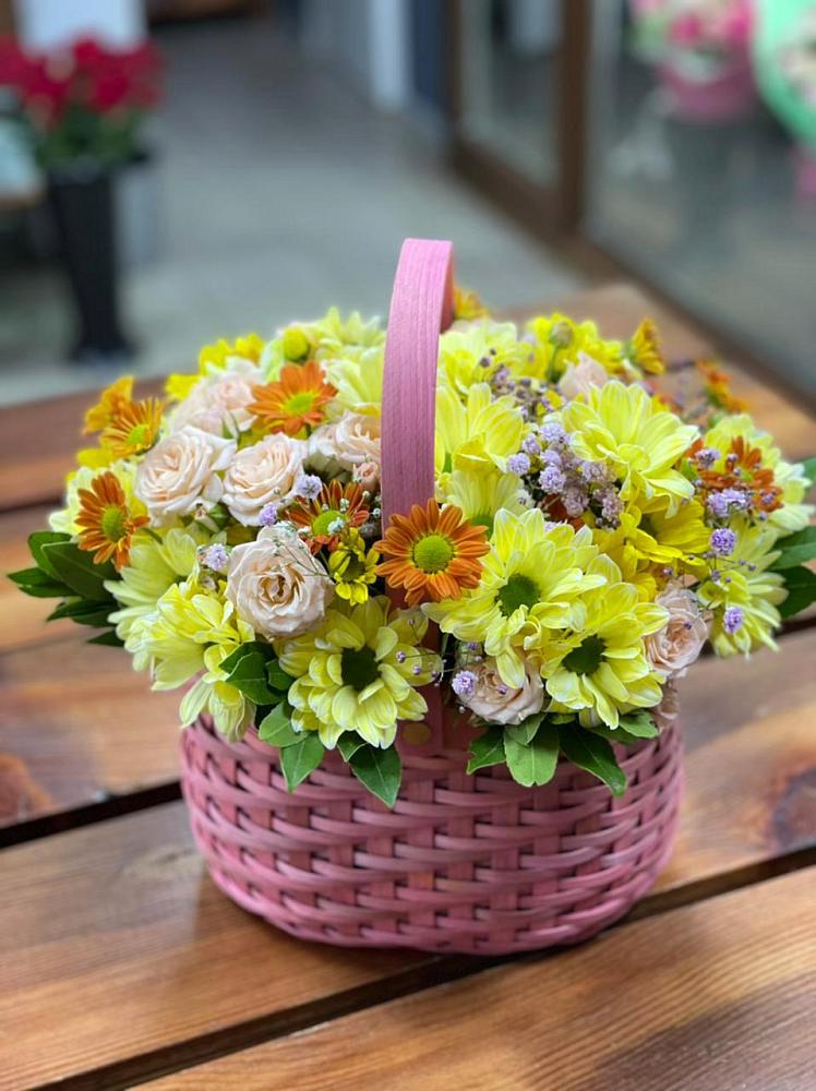 Цветочная композиция из Хризантемы и Розы в корзине в Радищево