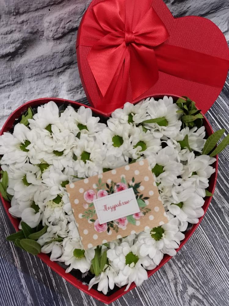 Цветочная композиция из Хризантемы в виде сердца в Радищево